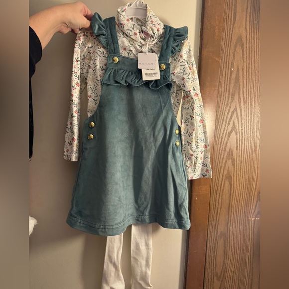 TWO Girls Christmas Outfits - Picture 2 of 2